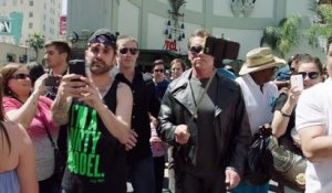 Arnold Schwarzenegger blagueur déguisé en Terminator