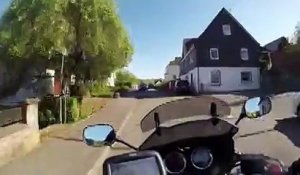 Un scooter renversé volontairement par une voiture