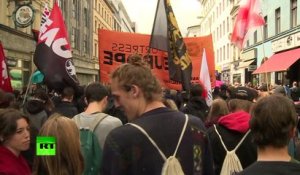 Des milliers de gens défilent à Berlin appelant l’Europe à changer