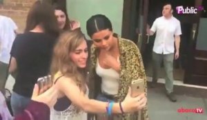 Exclu Vidéo : Selena Gomez : toujours aussi chic pour rencontrer ses fans !