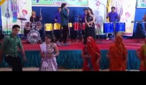 New Gujarati Garba 2015 - 'Sadhi Sadhi Kai Karo' FULL VIDEO SONG - Gaman Santhal - Darshna Vyas