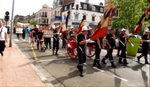 Les pompiers communautaires de l'agglomération de Lens - Liévin manifestent à Lens avant le conseil communautaire