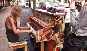 Ce SDF est aussi un surdoué de piano. Talent de rue