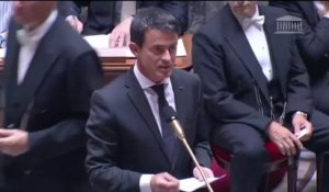 Valls attaque Sarkozy qu'il accuse de propos non responsables sur la Grèce