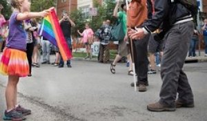 A 7 ans, elle coupe la chique à un prédicateur homophobe