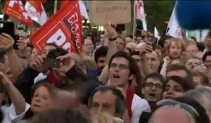 Grèce : "L'univers entier rigole des Européens", lance Mélenchon dans une manifestation à Paris