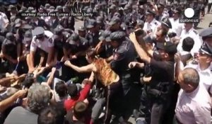 Confrontation entre policiers et manifestants en Arménie