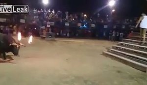 Il se fait encorné par un Taureau en feu