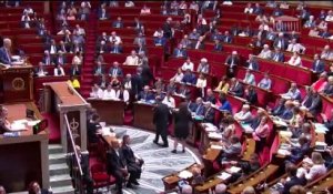 Manuel Valls décerne un prix de l'humour à Eric Woerth