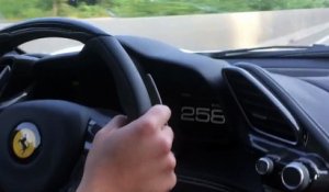 Ferrari 488 GTB à 341 km/h sur une autoroute allemande