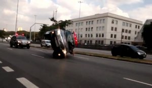 Un policier brésilien rate son drift