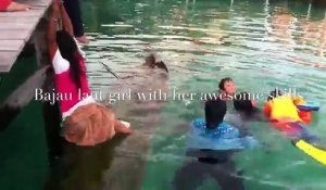 Une fillette sauve sa famille lorsque leur canot était sur le point de couler