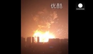 Enorme explosion de produits chimiques à Tianjin en Chine