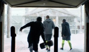 Des stars de NFL font un match sous la neige - Pub Nike!