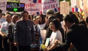 Attentat à Bangkok: la police recherche un suspect