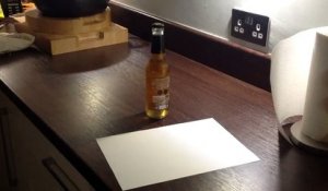 Astuce : décapsulez une bière avec une feuille de papier