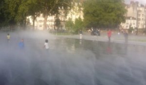 Derniers essais du miroir d'eau devant le château.