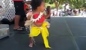 Une petite danseuse Tahitienne trop chou....