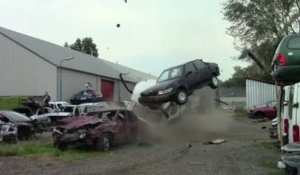 Une série de crash-test puissants avec une Volvo 850