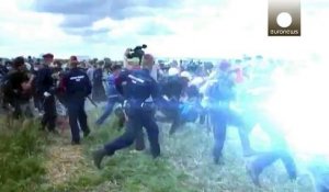 Une cameraman hongroise fait scandale en plein crise des migrants