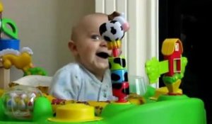 Le Plus Petit Rugissement De Bebe Lion Trop Mignon Sur Orange Videos