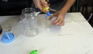 Comment faire des bulles de fumée avec un garçon et du savon vaisselle
