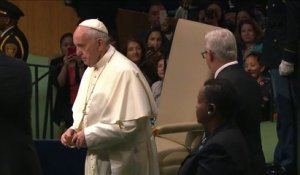 Le pape François dénonce "l'asphyxie" des pays pauvres