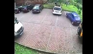 Le pire conducteur du monde essaie de sortir de sa place de parking...
