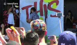 Man proposes to girlfriend on stage at Warped Tour
