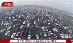 Retours de vacances à Pékin (CHINE) - Bouchons impressionnants sur l'autoroute