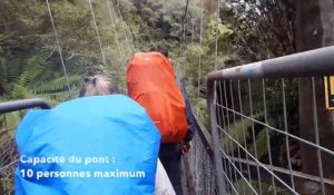 Un pont suspendu s’effondre sous les pieds de 4 randonneurs français