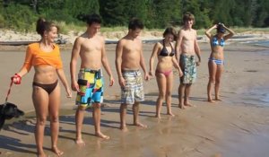 6 amis s'amusent dans les sables mouvants du lac michigan!