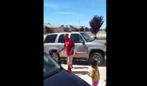 Un papa punit son fils voleur en écrasant sa Xbox avec son pickup !