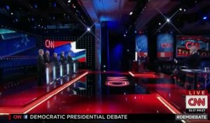 Hillary Clinton domine le débat démocrate