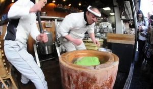 L'incroyable prestation de deux cuisiniers japonais en slow motion