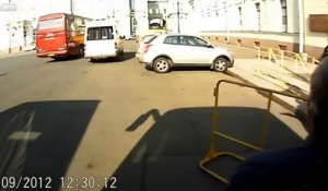 Tehnique de voleurs russes pour dérober l'objectif d'un appareil photo d'un photographe en pleine rue