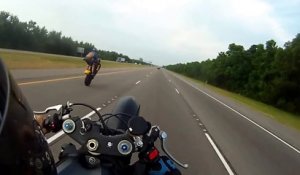 Un motard se crashe en wheeling à 160 km/h