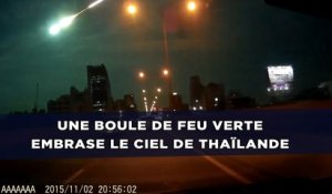 Une boule de feu verte embrase le ciel de Thaïlande