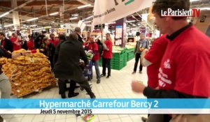 Des éleveurs de bovins prennent d'assaut Carrefour Bercy 2