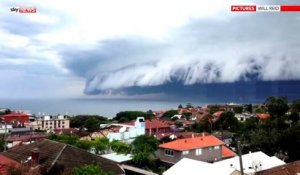 Une vague de nuages venue du ciel déferle sur Bondi Beach en Australie