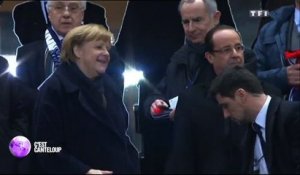 Les talents de footballeur de François Hollande moqués par Angela Merkel ?