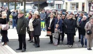 Chauny : recueillement devant la mairie  en hommage aux victimes  du 13 novembre à Paris