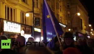 Des manifestants tchèques rendent hommage aux victimes de Paris