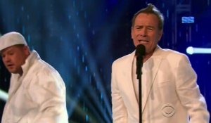 Bryan Cranston est aussi chanteur dans un Boys band - The Late late show