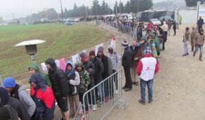 Grèce/Macédoine: des migrants coincés à la frontière