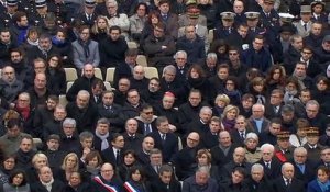 François Hollande : "La nation toute entière pleure les victimes"
