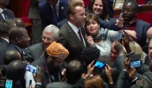 Arnold Schwarzenegger fait sensation à l'Assemblée nationale