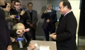 Régionales : François Hollande s'y prend à deux fois pour voter à Tulle