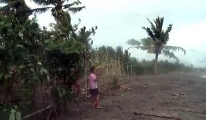 Philippines : 700 000 personnes fuient à l'approche du typhon Melor