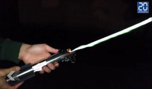 Il se fabrique un sabre laser! - Le Rewind du vendredi 18 décembre 2015